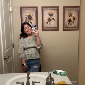 Meet your Posher, Elyssa